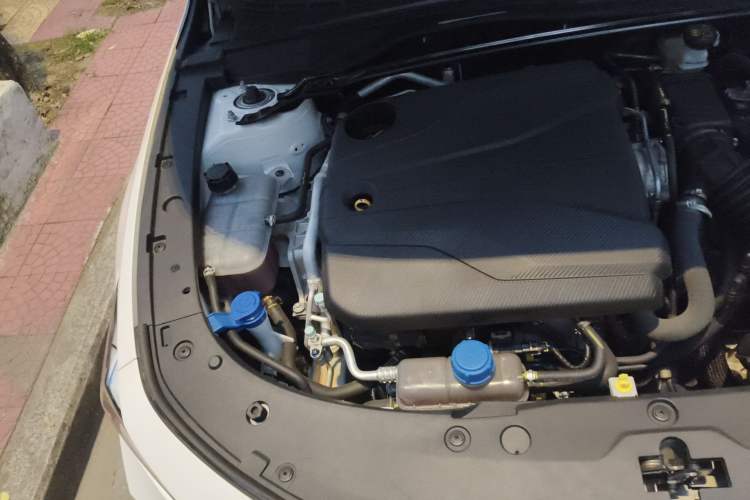 Used CHANGAN UNI-V 2023 1.5T Prestige Model Engine Bay Right