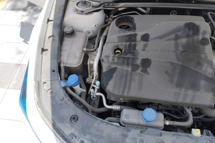 Used CHANGAN UNI-V 2023 1.5T Prestige Model Engine Bay Right