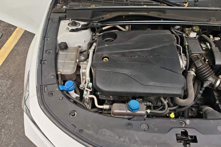 Used CHANGAN UNI-V 2023 1.5T Sport Edition Engine Bay Right