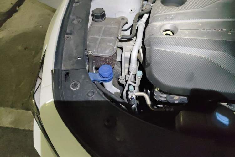Used CHANGAN UNI-V 2023 1.5T Prestige Model Engine Bay Right