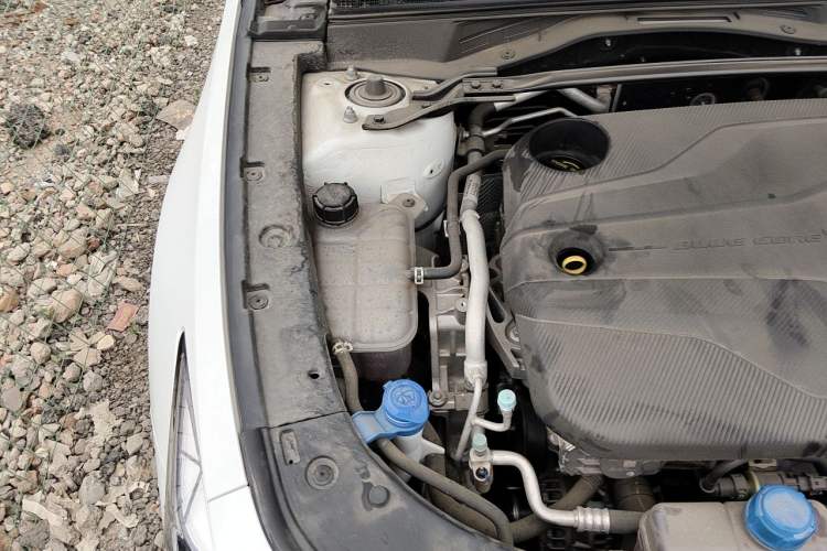 Used CHANGAN UNI-V 2023 1.5T Prestige Model Engine Bay Right