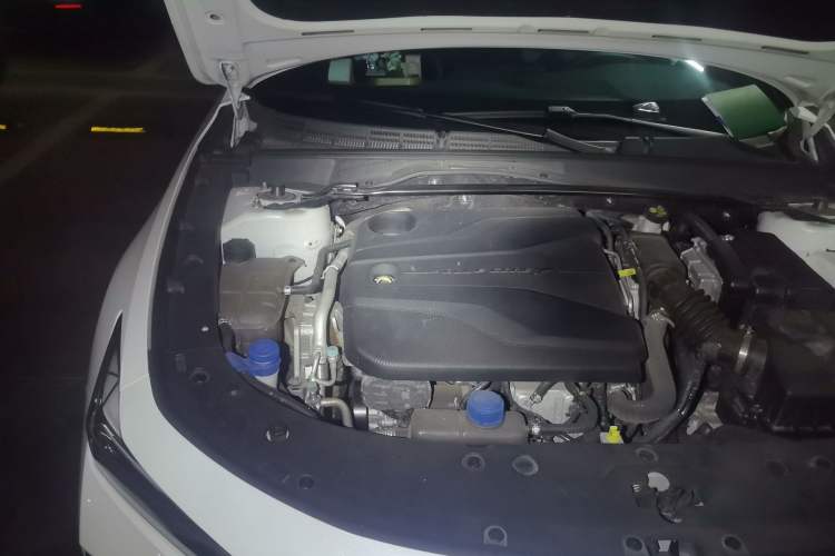 Used CHANGAN UNI-V 2023 1.5T Prestige Model Engine Bay Right
