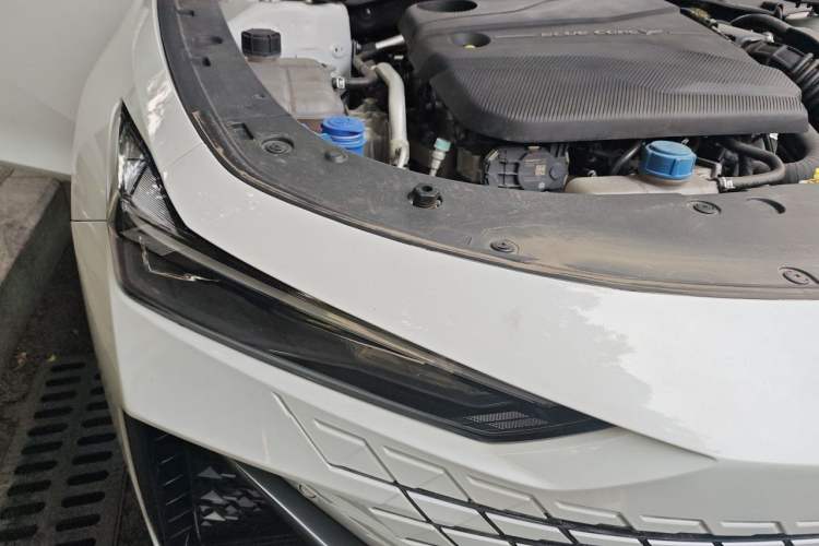 Used CHANGAN UNI-V 2023 1.5T Prestige Model Engine Bay Right