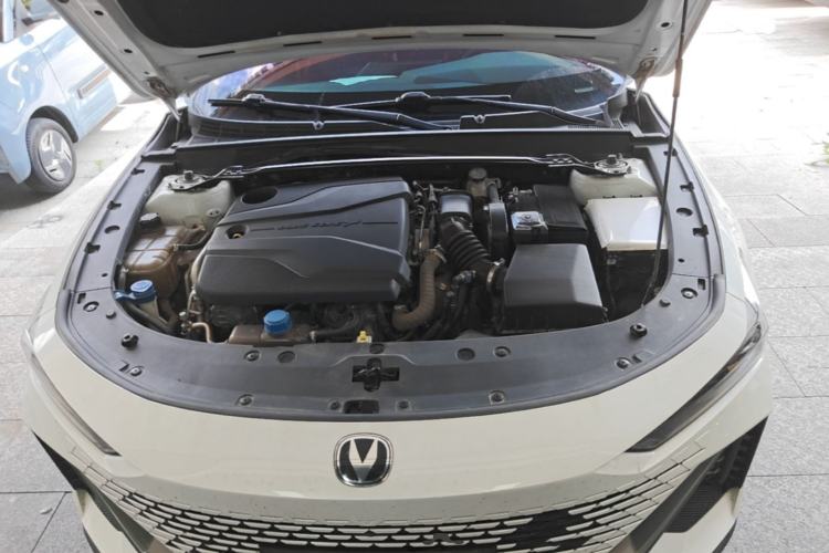 Used CHANGAN UNI-V 2023 1.5T Prestige Model Engine Bay
