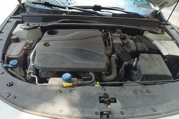 Used CHANGAN UNI-V 2023 1.5T Sport Edition Engine Bay