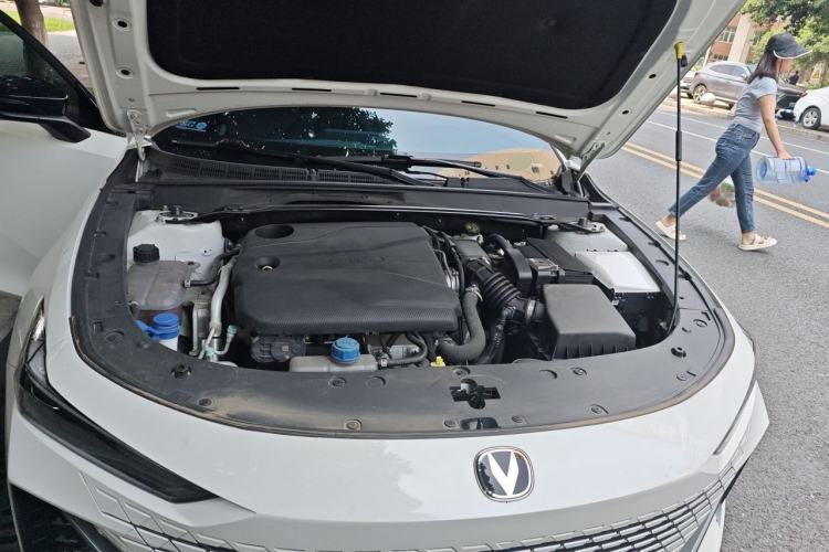 Used CHANGAN UNI-V 2023 1.5T Prestige Model Engine Bay