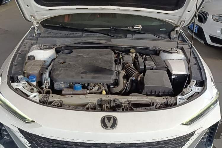 Used CHANGAN UNI-V 2023 1.5T Prestige Model Engine Bay