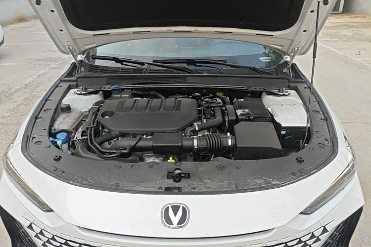 Used CHANGAN UNI-V 2023 2.0T Sport Edition Engine Bay