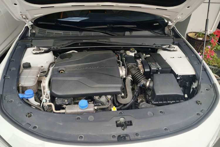 Used CHANGAN UNI-V 2023 1.5T Prestige Model Engine Bay