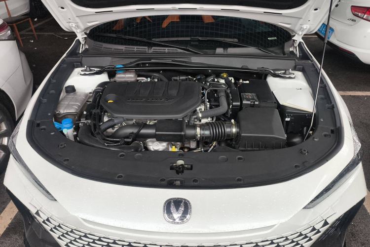 Used CHANGAN UNI-V 2023 2.0T Leading-Speed Edition Engine Bay
