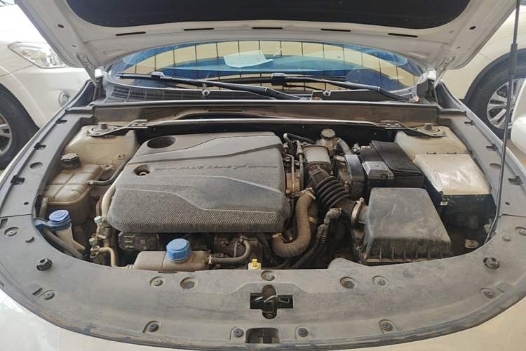 Used CHANGAN UNI-V 2023 1.5T Prestige Model Engine Bay