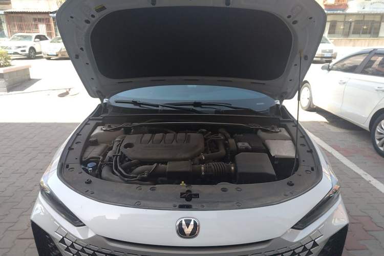 Used CHANGAN UNI-V 2023 2.0T Leading-Speed Edition Engine Bay