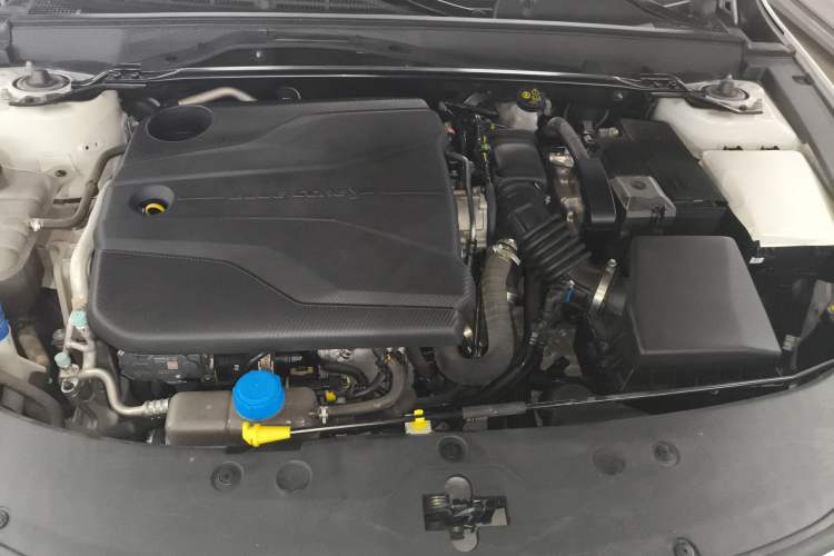 Used CHANGAN UNI-V 2023 1.5T Premium Model Engine Bay