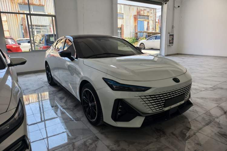 Used CHANGAN UNI-V 2023 1.5T Prestige Model Exterior 2