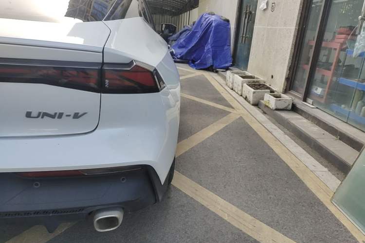 Used CHANGAN UNI-V 2023 1.5T Prestige Model Exterior 3