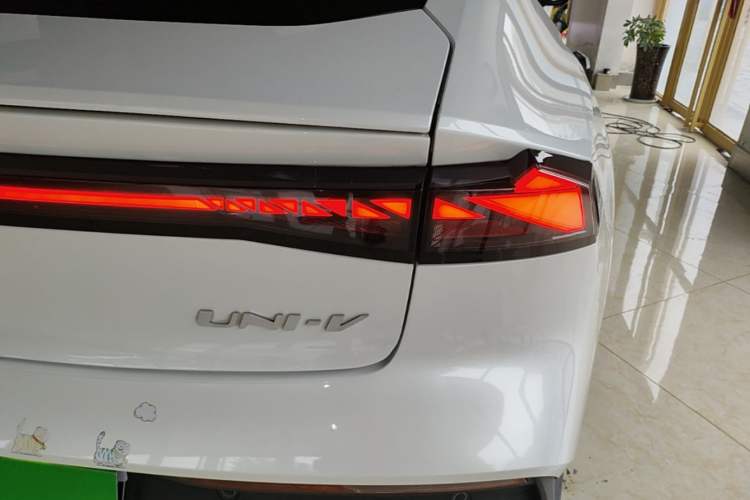 Used CHANGAN UNI-V 2023 1.5T Prestige Model Exterior 3