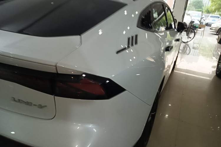 Used CHANGAN UNI-V 2023 1.5T Prestige Model Exterior 3