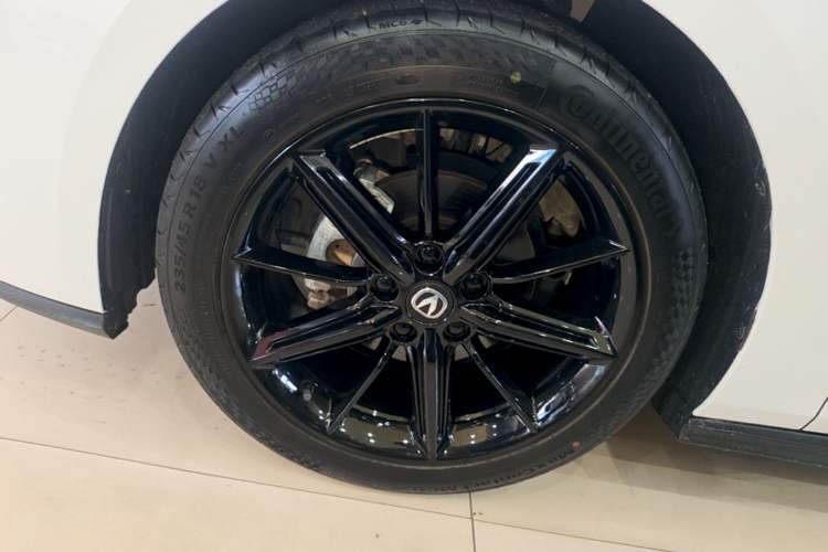 Used CHANGAN UNI-V 2023 1.5T Prestige Model Exterior 4