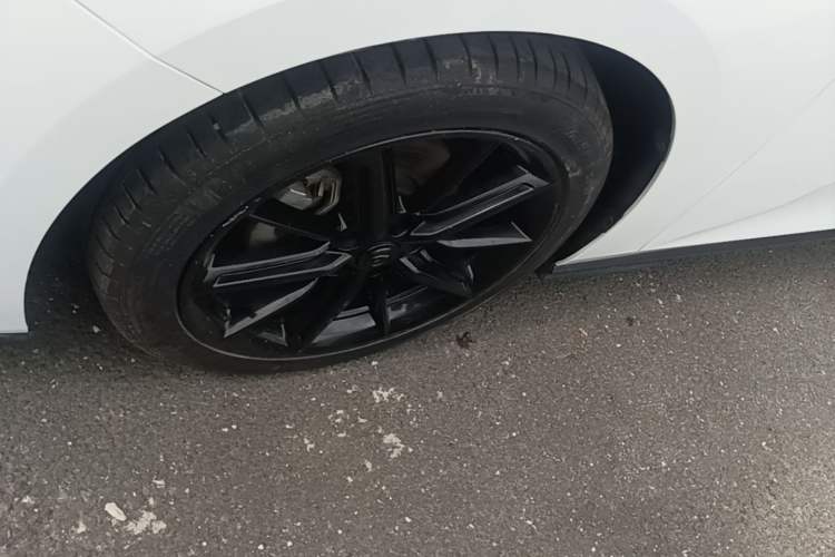 Used CHANGAN UNI-V 2023 1.5T Premium Model Exterior 4