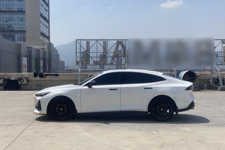 Used CHANGAN UNI-V 2023 1.5T Premium Model Exterior 4