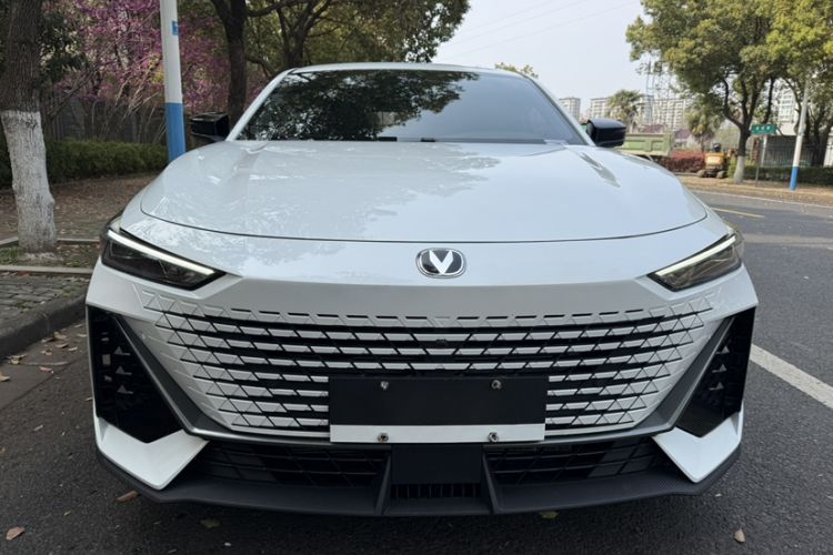 Used CHANGAN UNI-V 2023 1.5T Premium Model Exterior 8