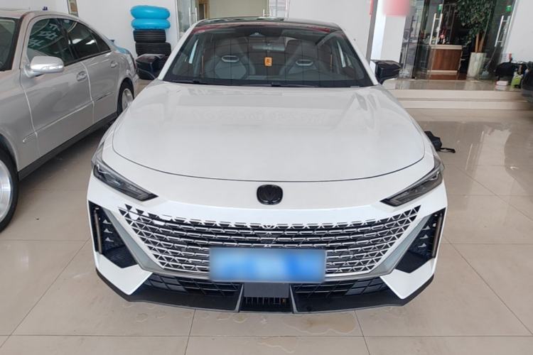 Used CHANGAN UNI-V 2023 1.5T Prestige Model Front