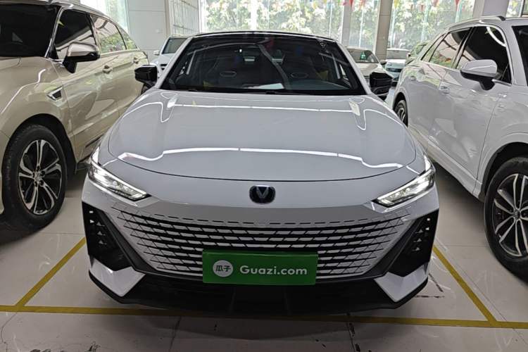 Used CHANGAN UNI-V 2023 1.5T Prestige Model Front