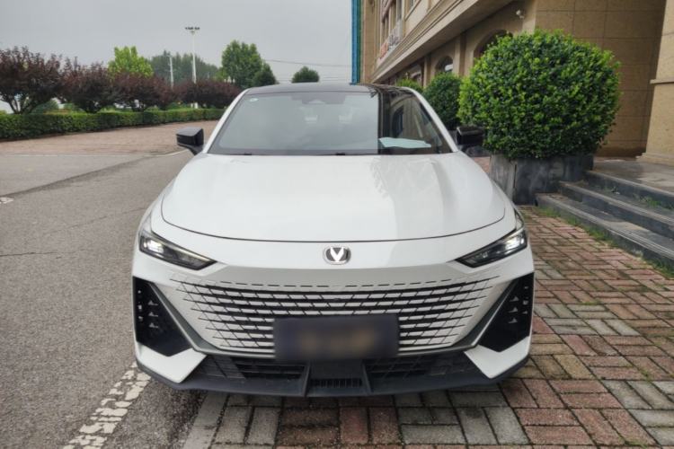 Used CHANGAN UNI-V 2023 1.5T Prestige Model Front