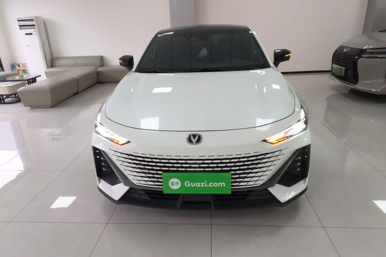 Used CHANGAN UNI-V 2023 1.5T Prestige Model Front