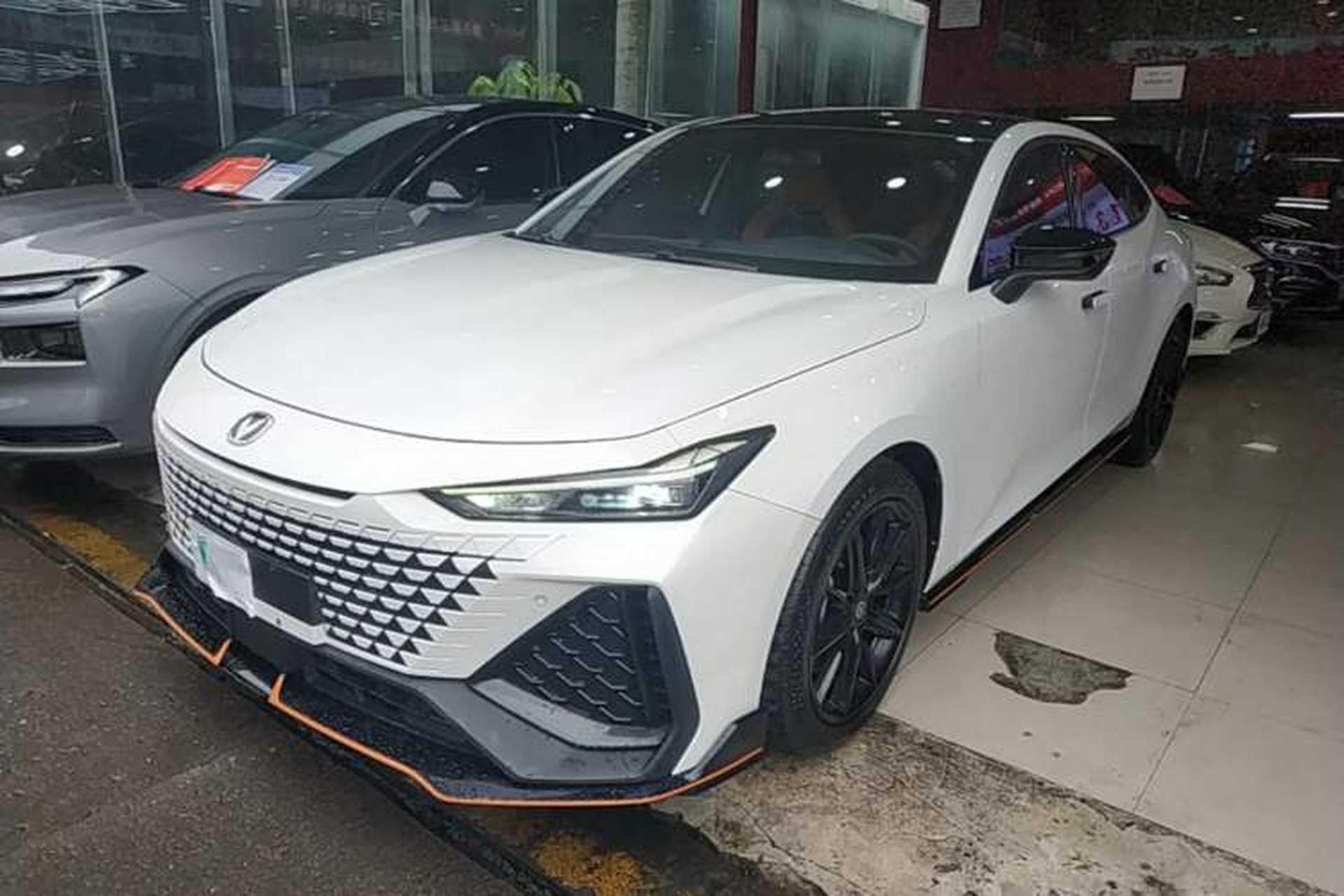 Used CHANGAN UNI-V 2023 2.0T Sport Edition Front Left 45 Deg