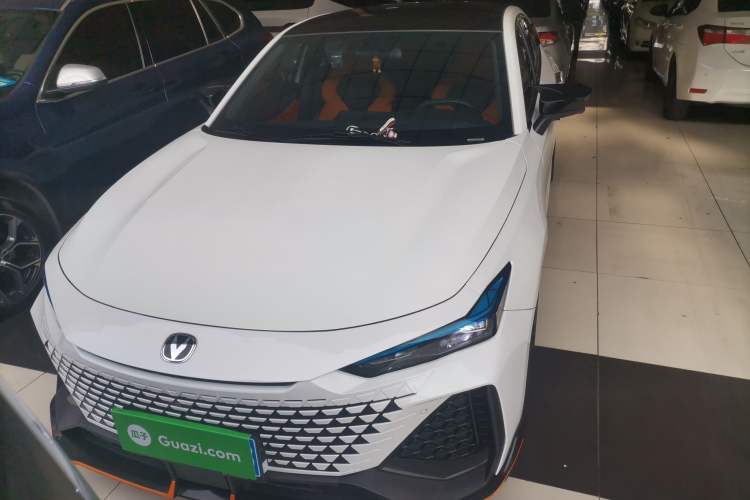 Used CHANGAN UNI-V 2023 2.0T Sport Edition Front