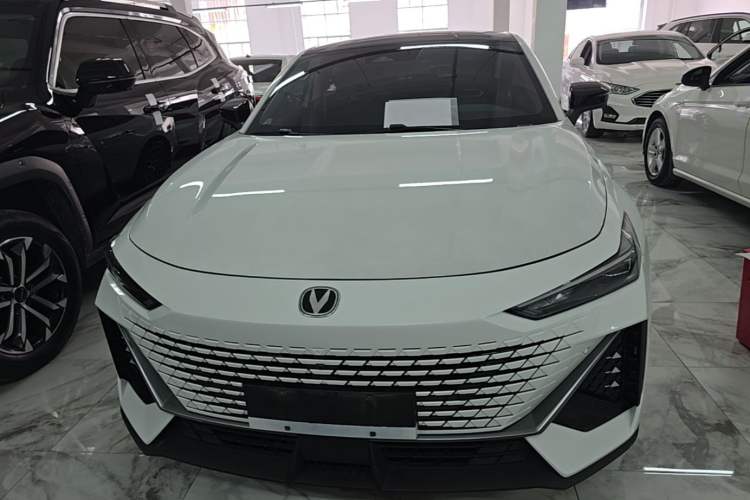 Used CHANGAN UNI-V 2023 1.5T Prestige Model Front