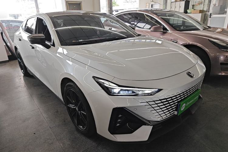 Used CHANGAN UNI-V 2023 1.5T Prestige Model Front Right 45 Deg
