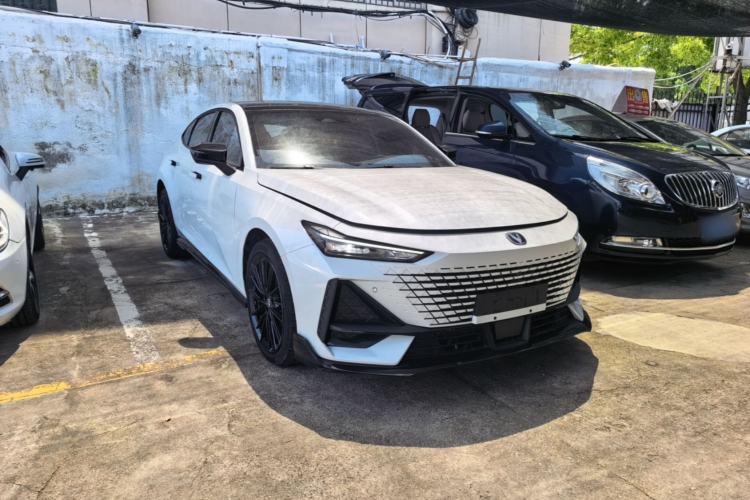 Used CHANGAN UNI-V 2023 1.5T Sport Edition Front Right 45 Deg