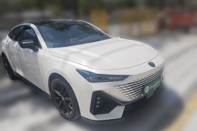 Used CHANGAN UNI-V 2023 1.5T Prestige Model Front Right 45 Deg
