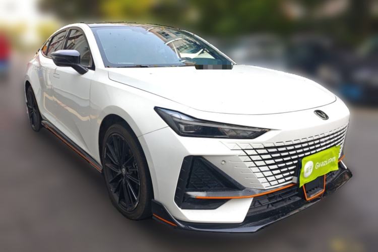 Used CHANGAN UNI-V 2023 1.5T Sport Edition Front Right 45 Deg