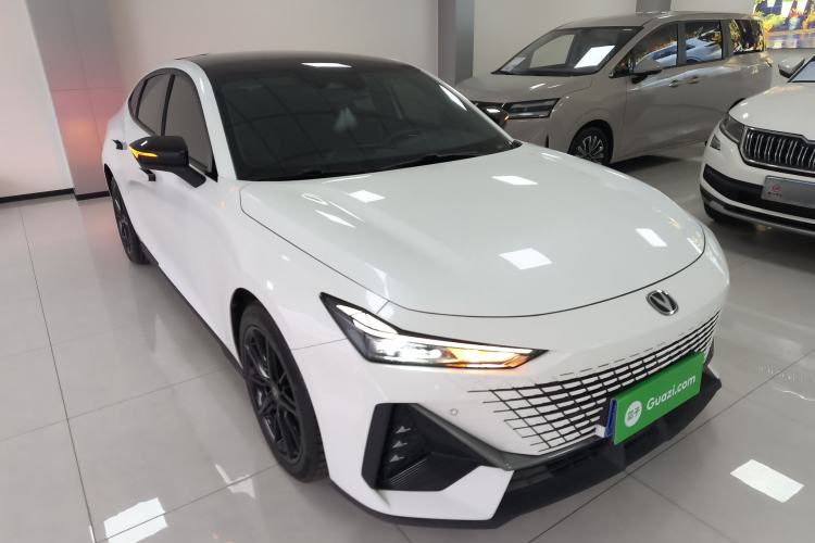 Used CHANGAN UNI-V 2023 1.5T Prestige Model Front Right 45 Deg