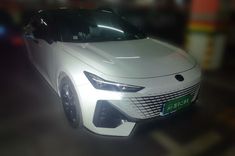 Used CHANGAN UNI-V 2023 1.5T Prestige Model Front Right 45 Deg
