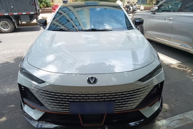 Used CHANGAN UNI-V 2023 1.5T Sport Edition Front