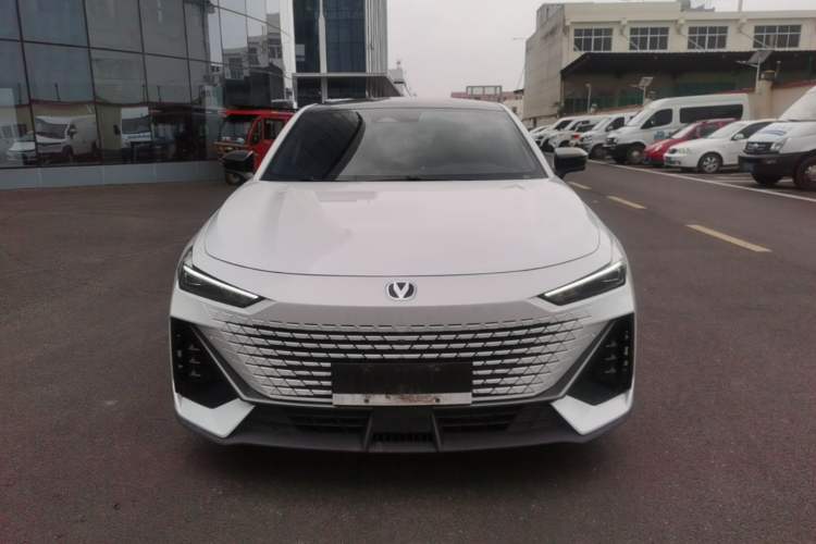 Used CHANGAN UNI-V 2023 1.5T Prestige Model Front