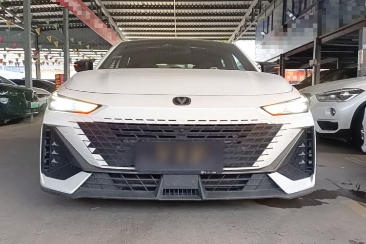 Used CHANGAN UNI-V 2023 1.5T Prestige Model Front