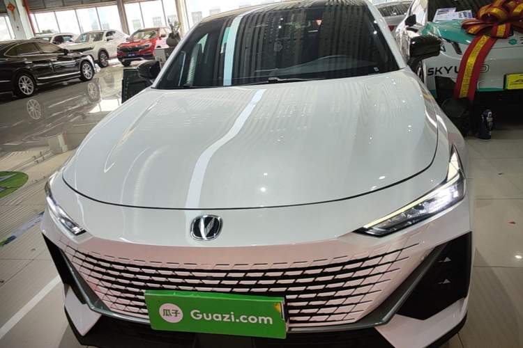 Used CHANGAN UNI-V 2023 1.5T Prestige Model Front