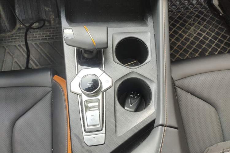 Used CHANGAN UNI-V 2023 1.5T Prestige Model Gear Lever