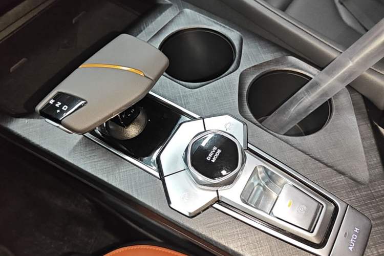 Used CHANGAN UNI-V 2023 1.5T Prestige Model Gear Lever