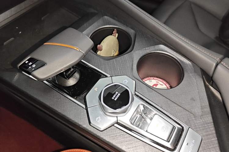 Used CHANGAN UNI-V 2023 1.5T Prestige Model Gear Lever