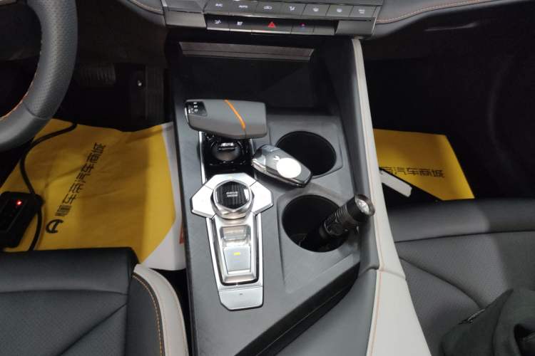 Used CHANGAN UNI-V 2023 1.5T Premium Model Gear Lever