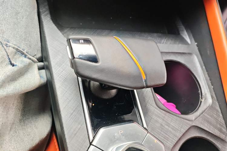 Used CHANGAN UNI-V 2023 1.5T Sport Edition Gear Lever