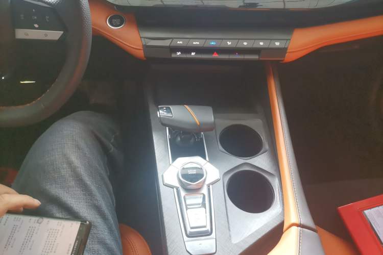 Used CHANGAN UNI-V 2023 2.0T Sport Edition Gear Lever