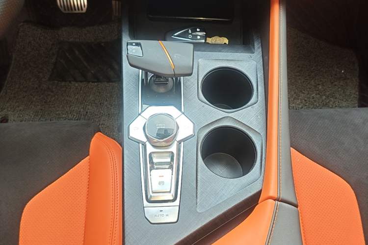 Used CHANGAN UNI-V 2023 2.0T Sport Edition Gear Lever