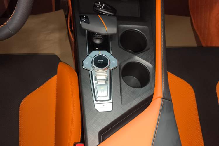 Used CHANGAN UNI-V 2023 2.0T Leading-Speed Edition Gear Lever